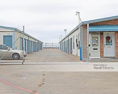Storage Units for Rent available at 925 North Nolan River Road, Cleburne, TX 76033