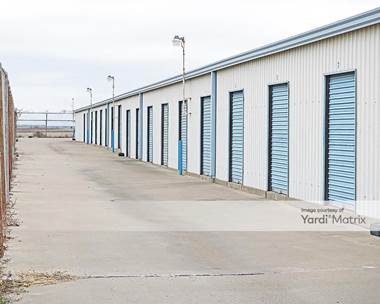 Storage Units for Rent available at 925 North Nolan River Road, Cleburne, TX 76033