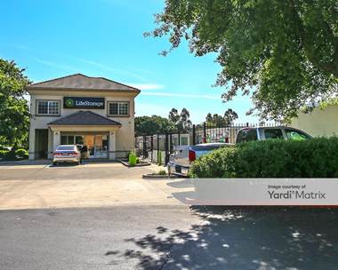 Storage Units for Rent available at 8960 Calvine Road, Elk Grove, CA 95829
