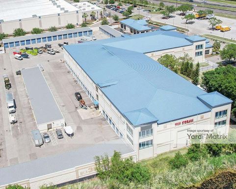 Photo 6 of iStorage - 1505 South US Highway 301, Tampa, FL