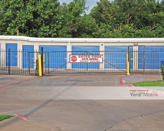 Photo 2 of Extra Space Storage - 11550 Forest Central Drive, Dallas, TX