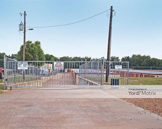 Photo 2 of Check Plus Storage - 727 Highway 71 West, Smithville, TX