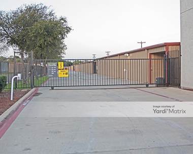 Storage Units for Rent available at 7600 McCart Avenue, Fort Worth, TX 76133