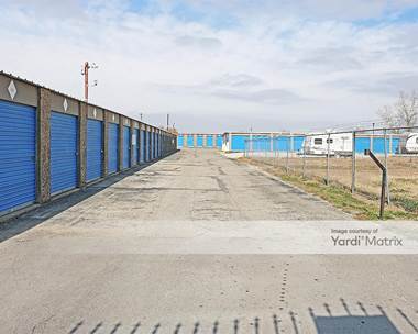 Storage Units for Rent available at 1648 NW Parkway, Azle, TX 76020