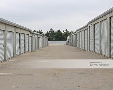 Storage Units for Rent available at 1750 Mansfield Webb Road, Arlington, TX 76002