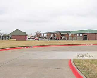 Photo 4 of Colonial Self Storage - 304 South Colonial Drive, Cleburne, TX