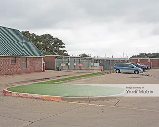 Photo 4 of Securlock Storage - 904 Grapevine Hwy, Hurst, TX