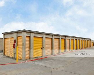 Photo 2 of Storage Rentals of America - 1061 Duncan Perry Road, Arlington, TX