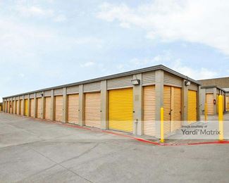 Photo 3 of Storage Rentals of America - 1061 Duncan Perry Road, Arlington, TX
