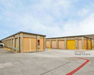 Photo 4 of Storage Rentals of America - 1061 Duncan Perry Road, Arlington, TX