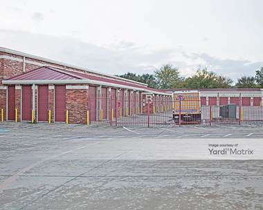 Storage Units for Rent available at 3901 Sycamore School Road, Fort Worth, TX 76133