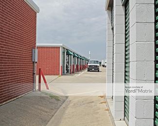 Photo 4 of RightSpace Storage - 4660 TX 360, Grand Prairie, TX