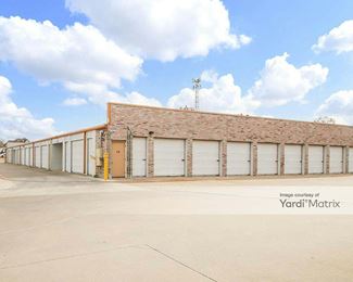Photo 2 of CubeSmart Self Storage - 1460 South Interstate 35 E, Lancaster, TX