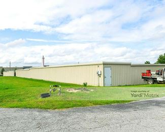 Photo 3 of iStorage - 300 East Division Street, Minneola, FL