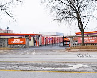 Photo 3 of Public Storage - 8050 McCormick Blvd, Skokie, IL