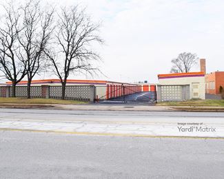 Photo 4 of Public Storage - 8050 McCormick Blvd, Skokie, IL