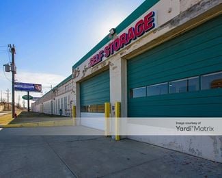 Photo 2 of Extra Space Storage - 4821 West 67th Street, Bedford Park, IL