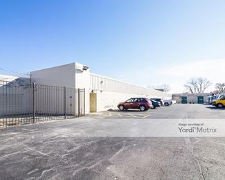 Photo 3 of Extra Space Storage - 4821 West 67th Street, Bedford Park, IL