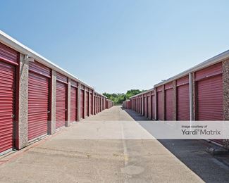Photo 3 of RightSpace Storage - 502 West Kearney Street, Mesquite, TX