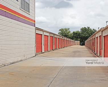 Storage Units for Rent available at 2840 South Westmoreland Road, Dallas, TX 75233
