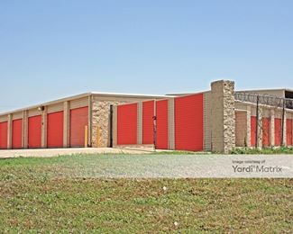 Photo 2 of Metroplex Self Storage - 108 South BeltLine Road, Irving, TX