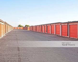 Photo 3 of Macho Self Storage - 1750 West Northwest Hwy, Dallas, TX