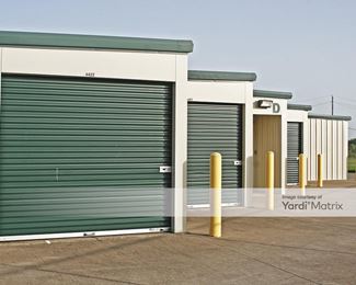 Photo 4 of Hunter-U-Store - 1390 Jack Mckay Blvd West, Ennis, TX