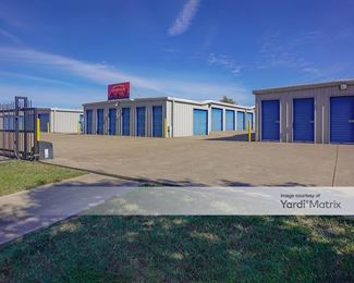 Photo 4 of US Storage Centers - 722 Valley View Avenue, Red Oak, TX