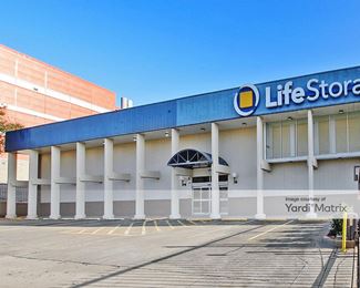 Photo 3 of Extra Space Storage - 4640 Harry Hines Blvd, Dallas, TX