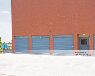 Photo 2 of Advantage Storage - 6720 Parkwood Blvd, Plano, TX