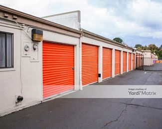 Photo 3 of Public Storage - 13325 SE Mcloughlin Blvd, Milwaukie, OR