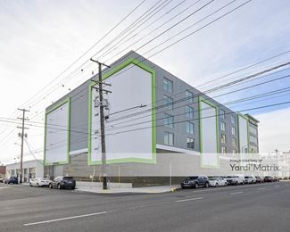Photo 2 of Extra Space Storage - 710 SE Belmont Street, Portland, OR