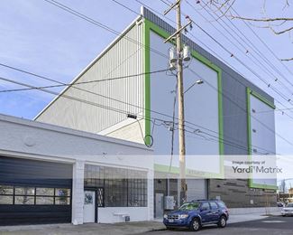 Photo 4 of Extra Space Storage - 710 SE Belmont Street, Portland, OR