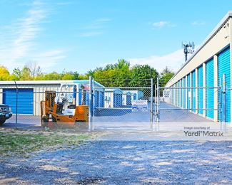 Photo 2 of Acme Storage - 10025 NE Simpson Street, Portland, OR