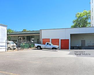 Photo 2 of Public Storage - 1620 NE Sandy Blvd, Portland, OR