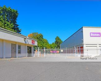 Photo 2 of Public Storage - 1921 North Gantenbein Avenue, Portland, OR