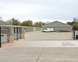 Photo 2 of Steve-s Self Storage - 1404 West Pioneer Drive, Irving, TX