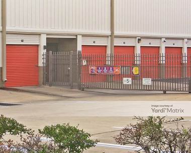 Storage Units for Rent available at 3413 West Hillsborough Avenue, Tampa, FL 33614