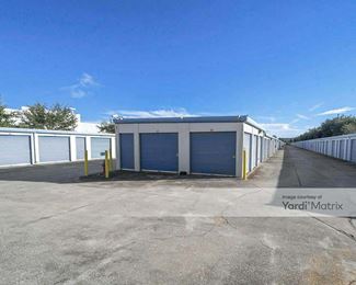Photo 2 of Florida Discount Self Storage - 17420 State Road 50, Clermont, FL