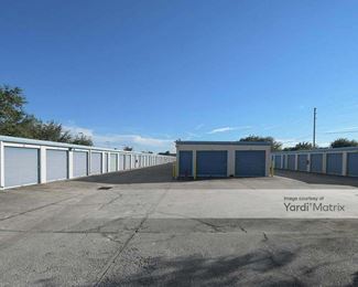 Photo 4 of Florida Discount Self Storage - 17420 State Road 50, Clermont, FL
