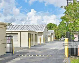 Photo 1 of iStorage - 932 Dyer Blvd, Kissimmee, FL