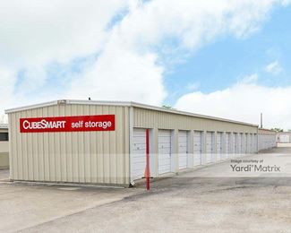 Photo 3 of CubeSmart Self Storage - 2021 West Kingsbury Street, Seguin, TX