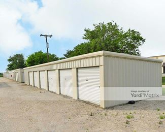 Photo 4 of CubeSmart Self Storage - 2021 West Kingsbury Street, Seguin, TX
