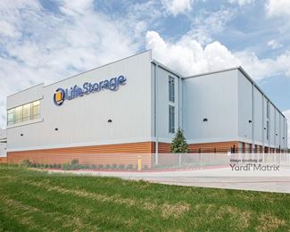 Photo 2 of Storage King USA - 13806 Galm Road, San Antonio, TX