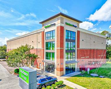 Storage Units for Rent available at 14130 Beach Blvd, Jacksonville, FL 32250