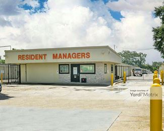 Photo 1 of iStorage - 4600 Old Winter Garden Road, Orlando, FL