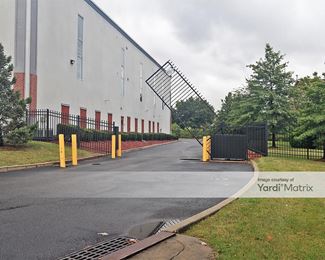 Photo 4 of Manhattan Mini Storage - 250 Flanagan Way, Secaucus, NJ