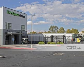 Photo 2 of Extra Space Storage - 9831 Montgomery Blvd NE, Albuquerque, NM