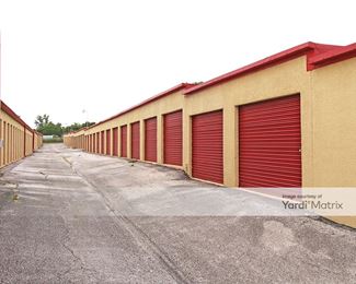 Photo 3 of Maximum Mini Storage - 115 Villa Drive, Universal City, TX
