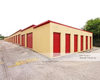 Photo 4 of Maximum Mini Storage - 115 Villa Drive, Universal City, TX